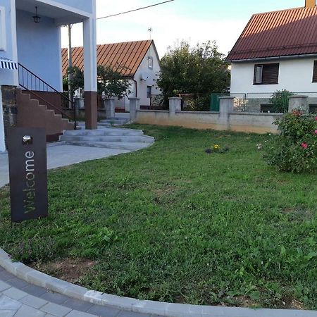 Apartment Upper Town Gospic Bagian luar foto