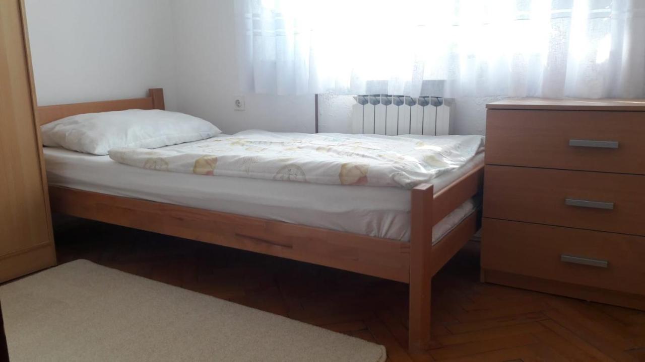 Apartment Upper Town Gospic Bagian luar foto