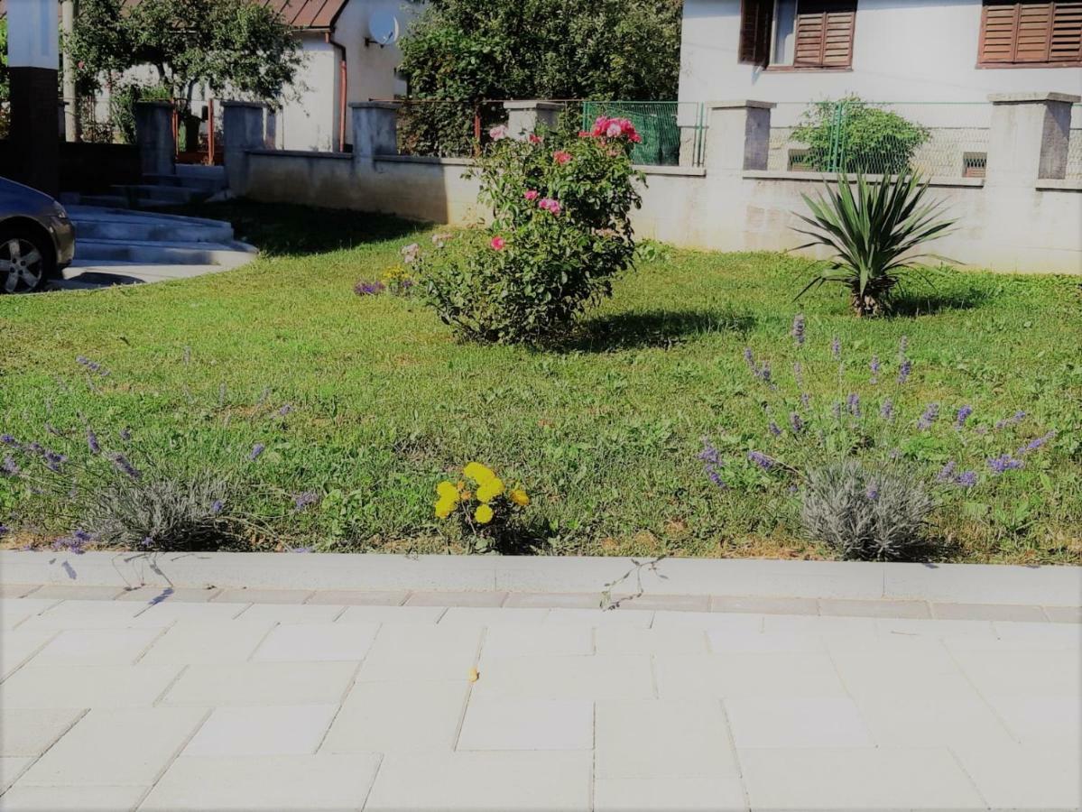 Apartment Upper Town Gospic Bagian luar foto