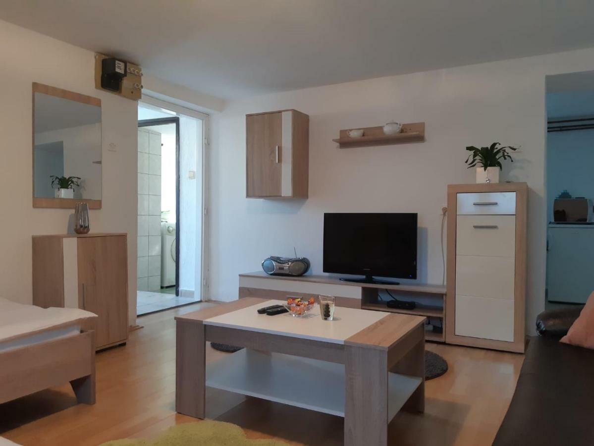 Apartment Upper Town Gospic Bagian luar foto